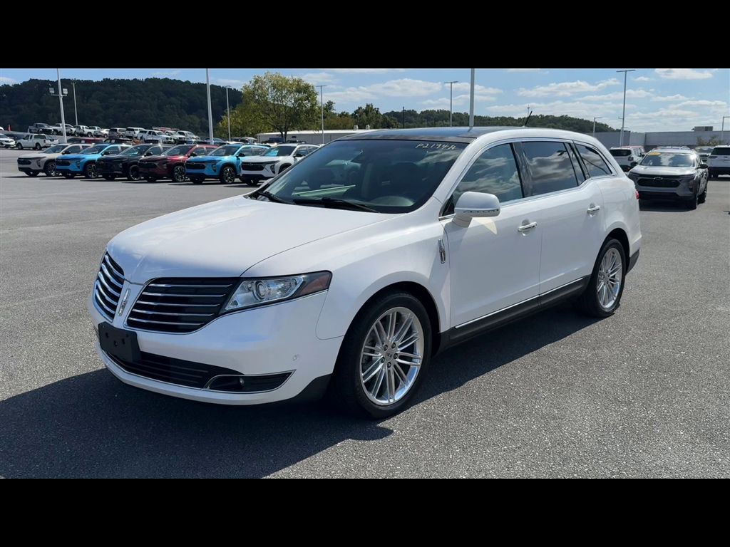 2019 Lincoln MKT photo 3