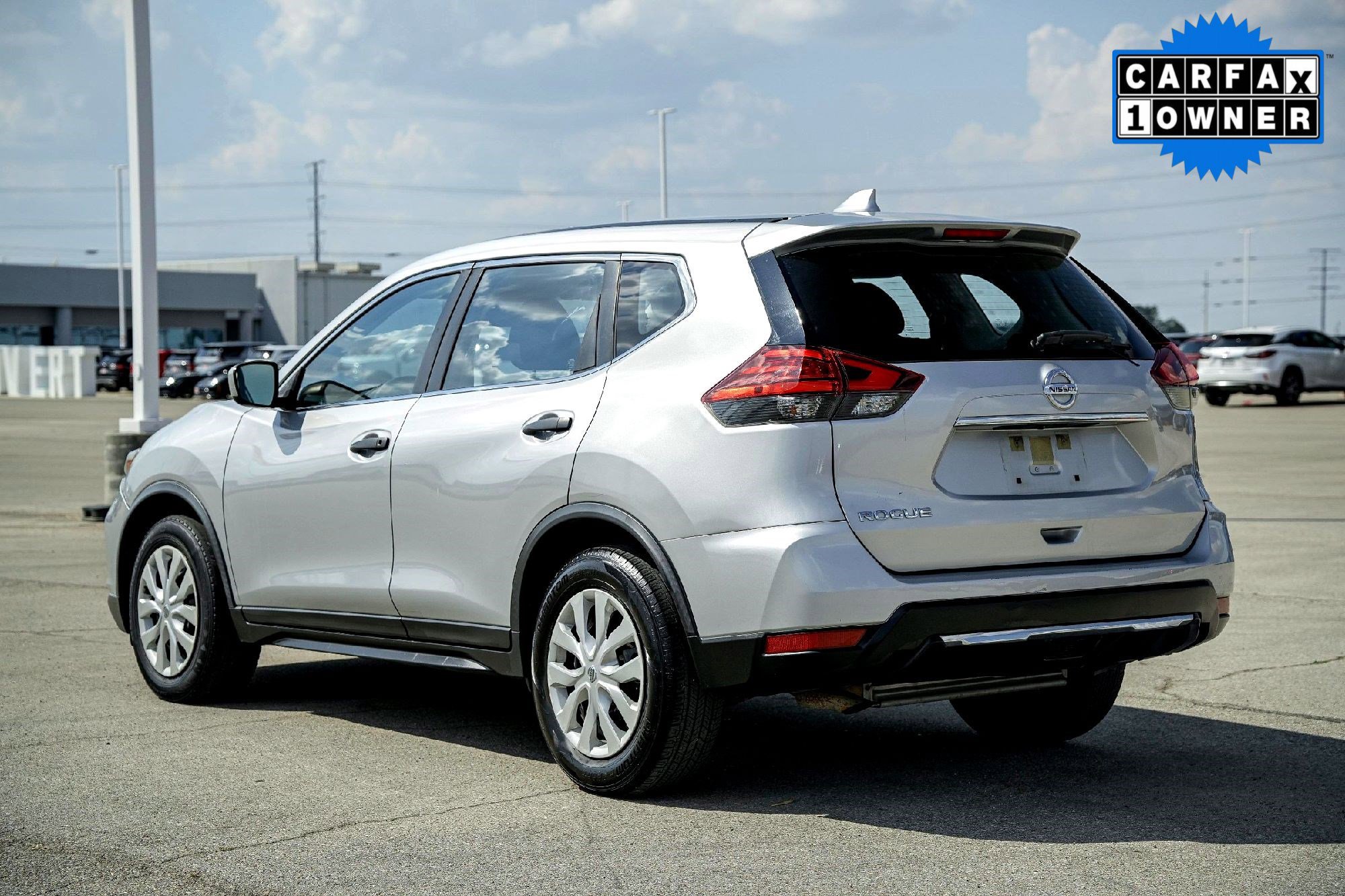 2017 Nissan Rogue S photo 2