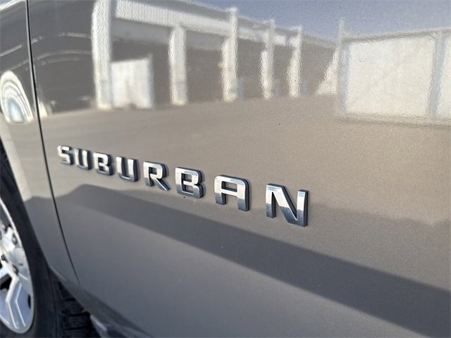 2018 Chevrolet Suburban LT photo 13