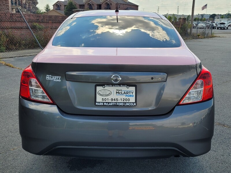 2018 Nissan Versa 1.6 S photo 12