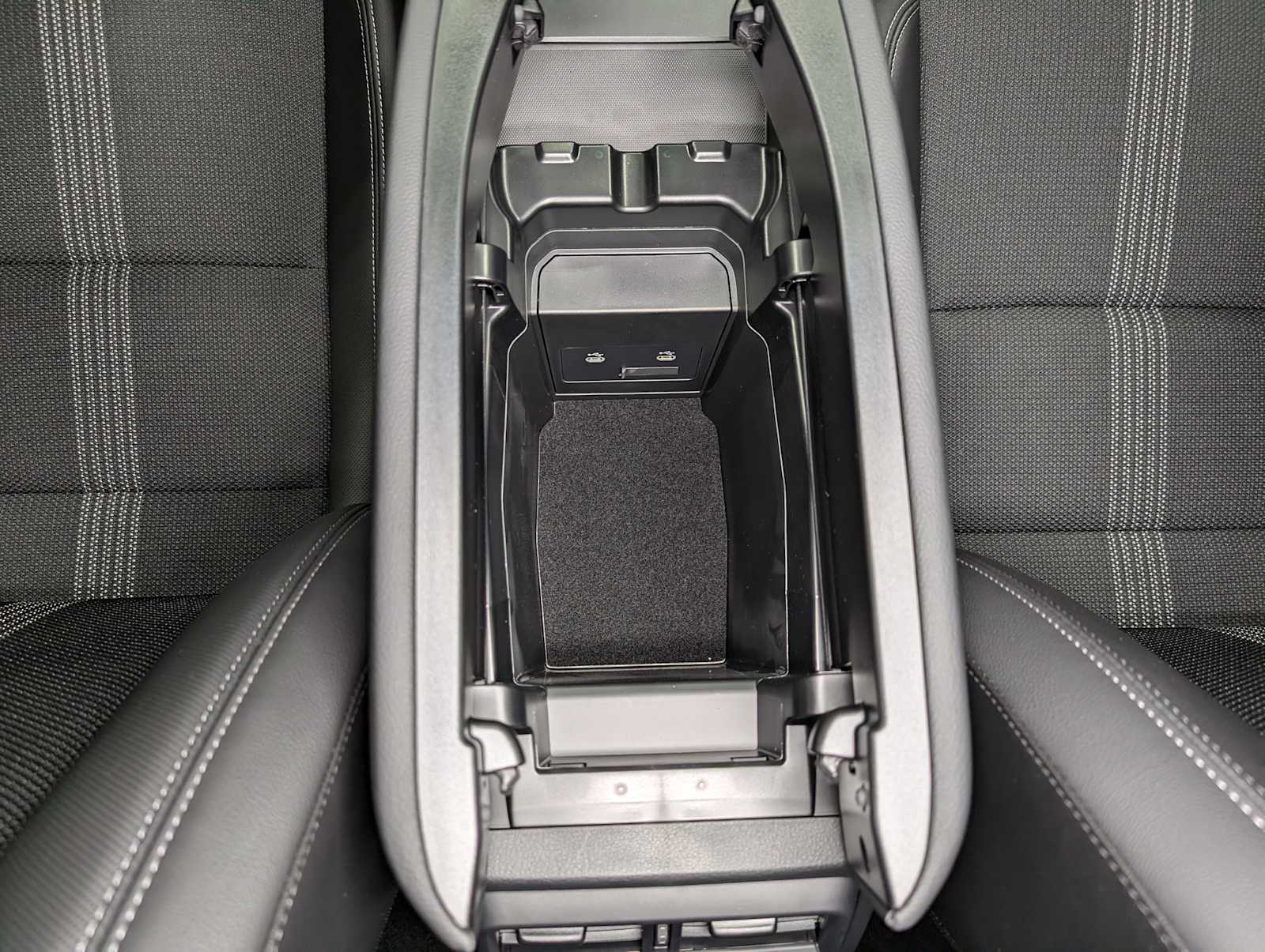 2025 Mazda CX-50 2.5 Select photo 14