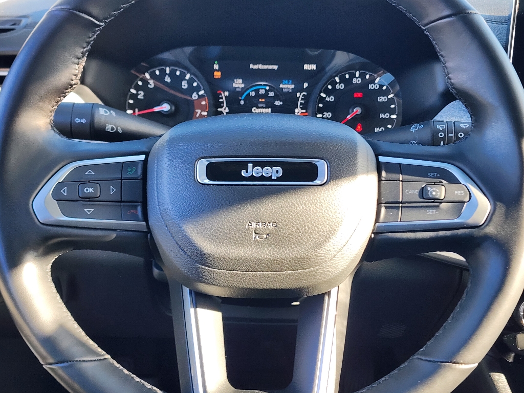 2022 Jeep Compass Latitude Lux photo 8