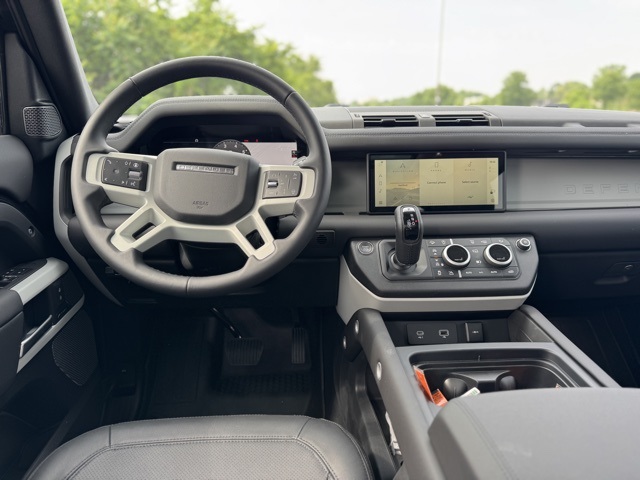 2024 Land Rover Defender 110 S photo 13