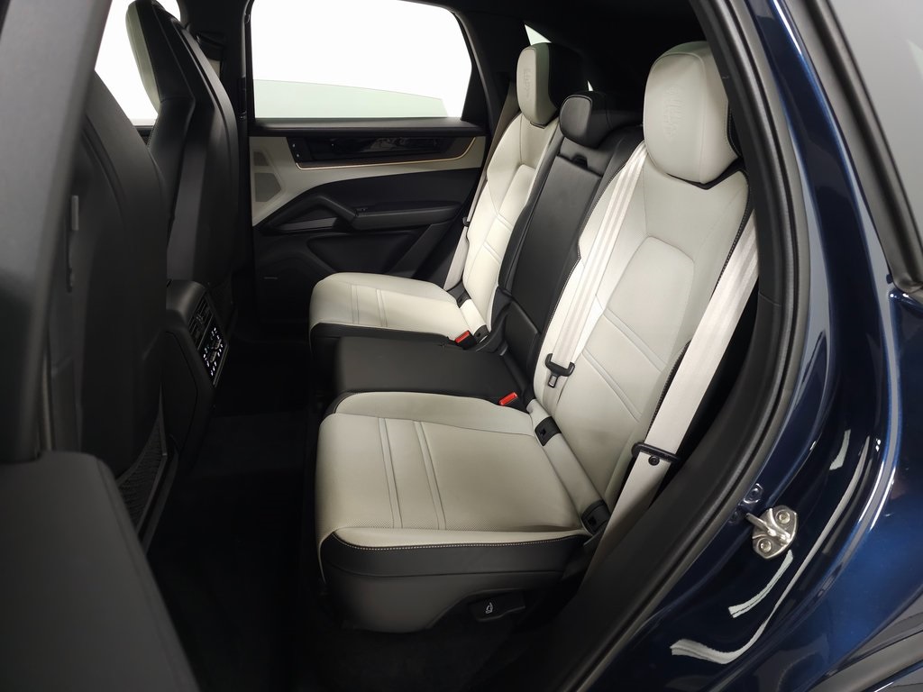 2024 PORSCHE CAYENNE - Image 39