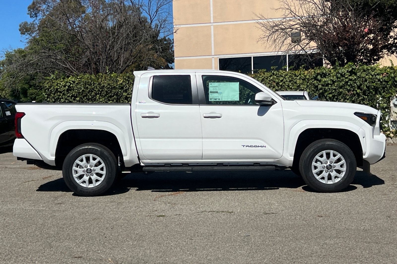 2025 Toyota Tacoma SR5 4x4 Double Cab photo 9