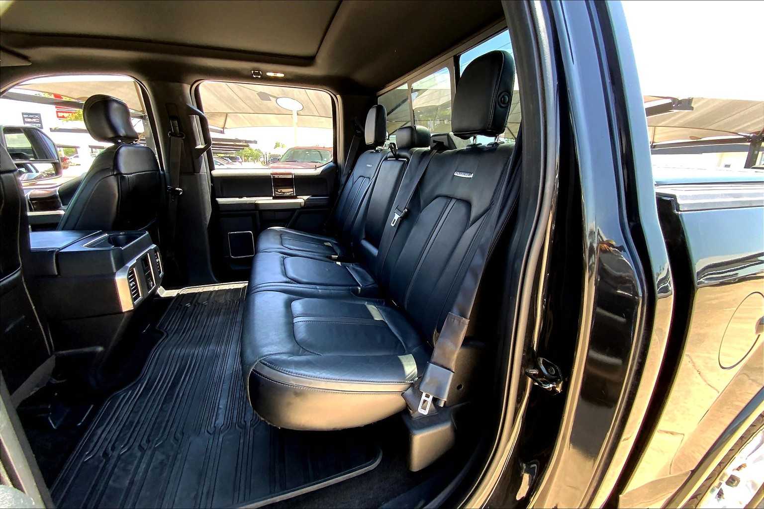 2015 Ford F-150 Platinum photo 18