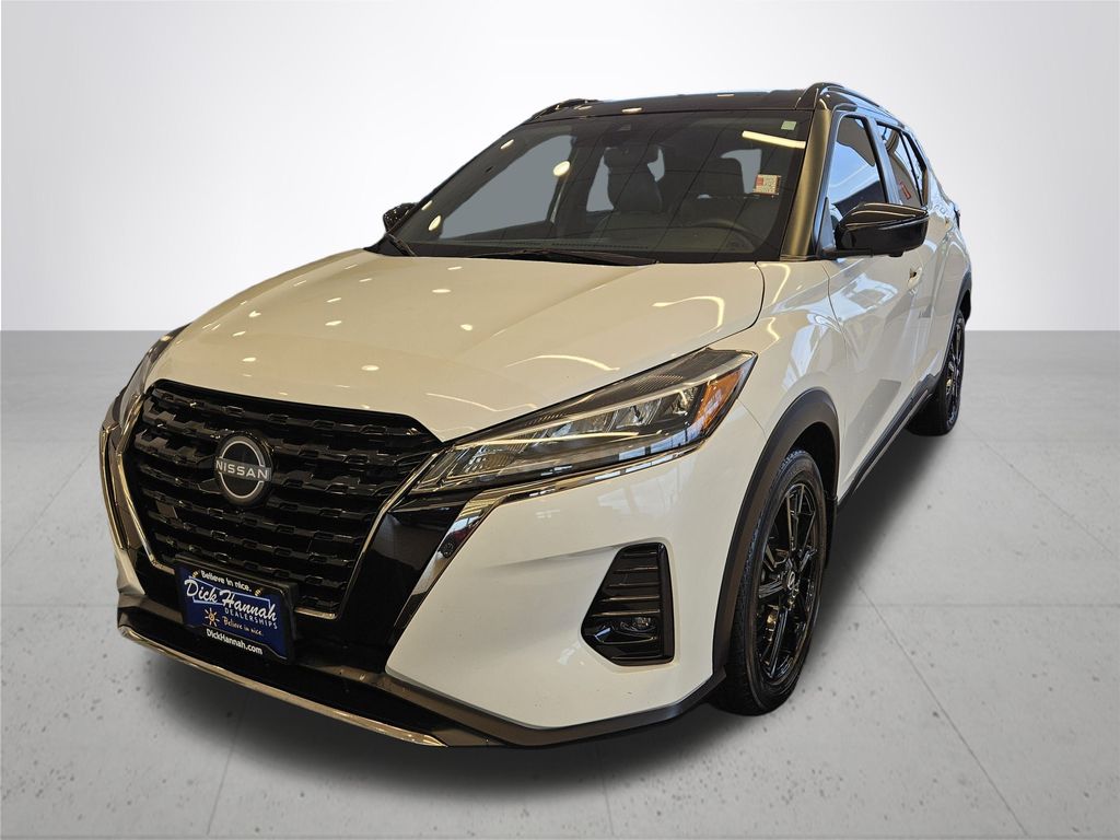2023 Nissan Kicks SR photo 2