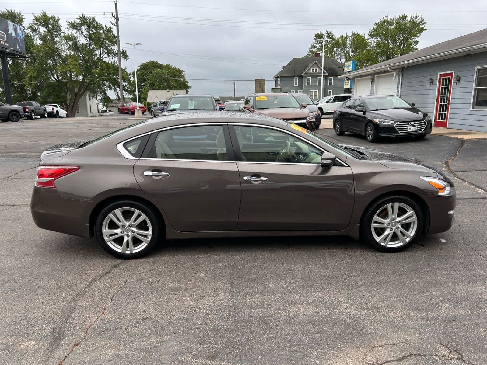 2013 Nissan Altima 3.5 SV photo 2