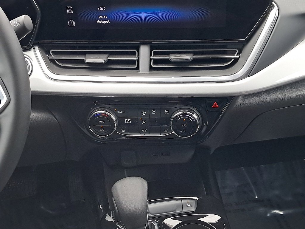 2024 Chevrolet Trax LT photo 16