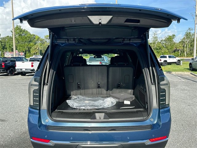 2025 Chevrolet Suburban LT photo 16