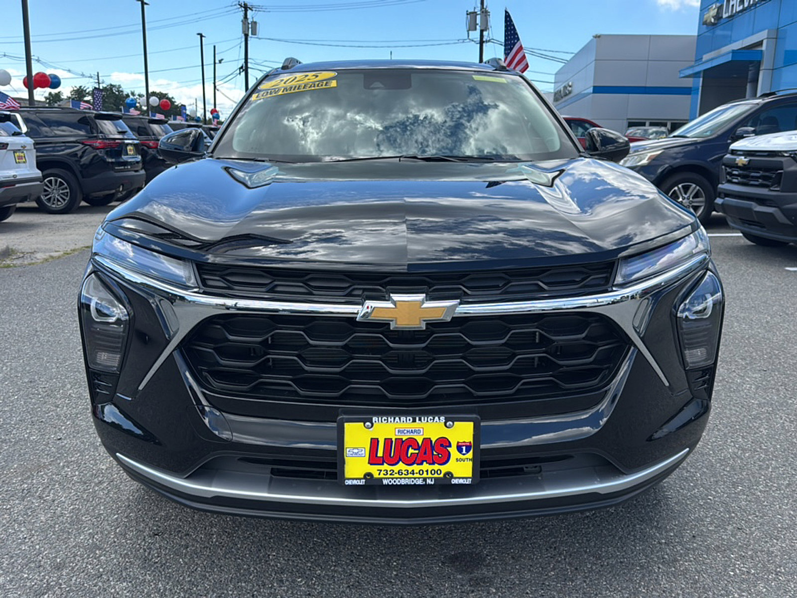 2025 Chevrolet Trax LT photo 2
