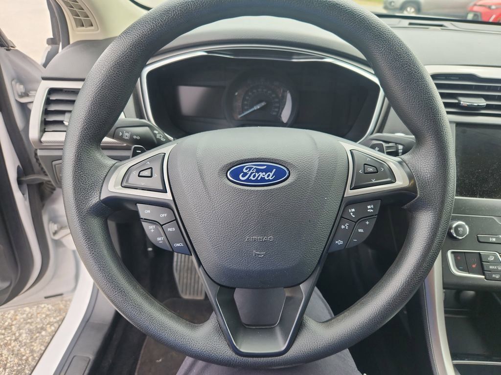 2020 Ford Fusion SE photo 13