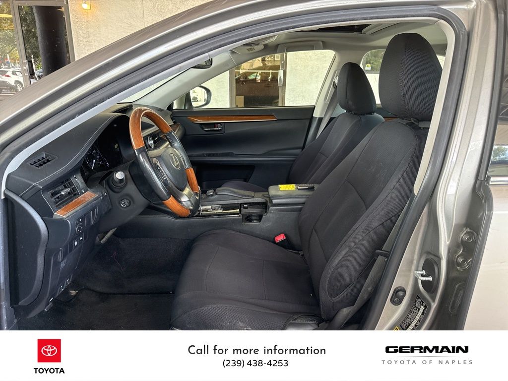 2015 Lexus ES 300h photo 11