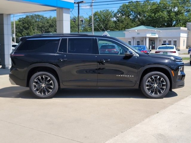 2026 Chevrolet Traverse photo 2