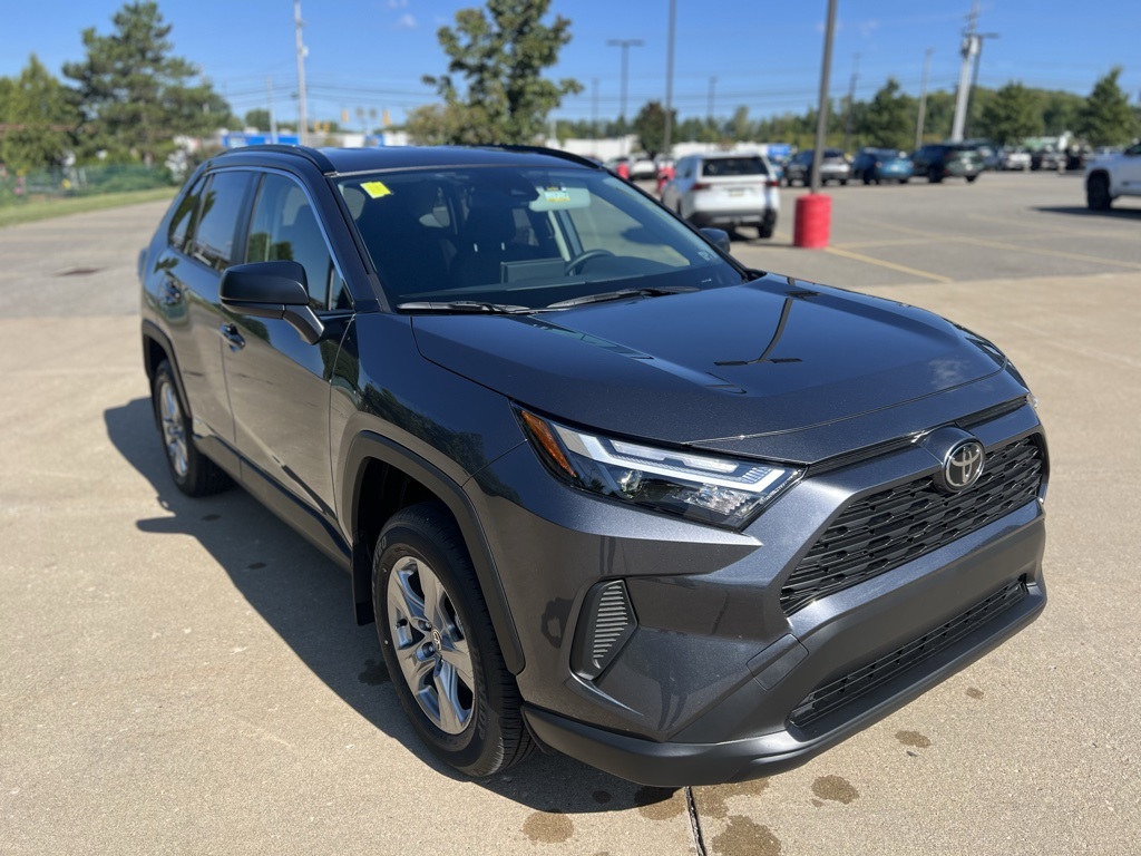2025 Toyota RAV4 Hybrid LE photo 7