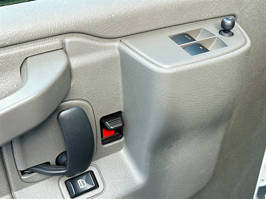 2022 Chevrolet Express Passenger 3500 photo 12