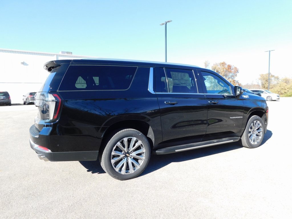 2025 Chevrolet Suburban High Country photo 3