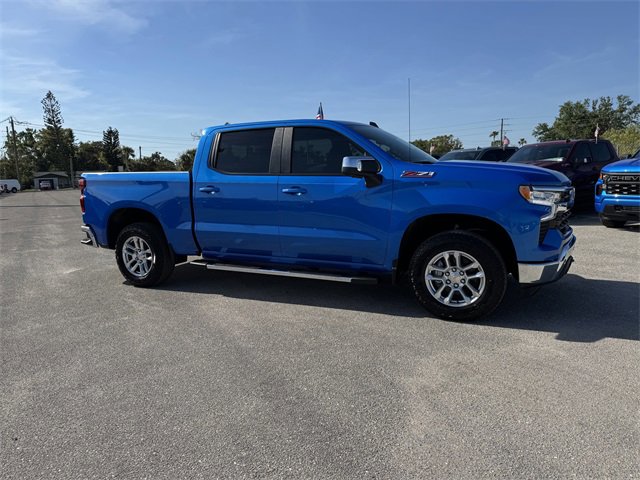 2025 Chevrolet Silverado 1500 LT photo 2