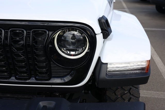 New 2025 Bright White Clear-Coat Exterior Paint Jeep Willys image 9