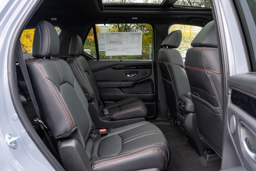 2025 Honda Pilot TrailSport photo 13