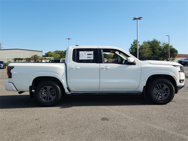 2025 Nissan Frontier Crew Cab SV photo 2