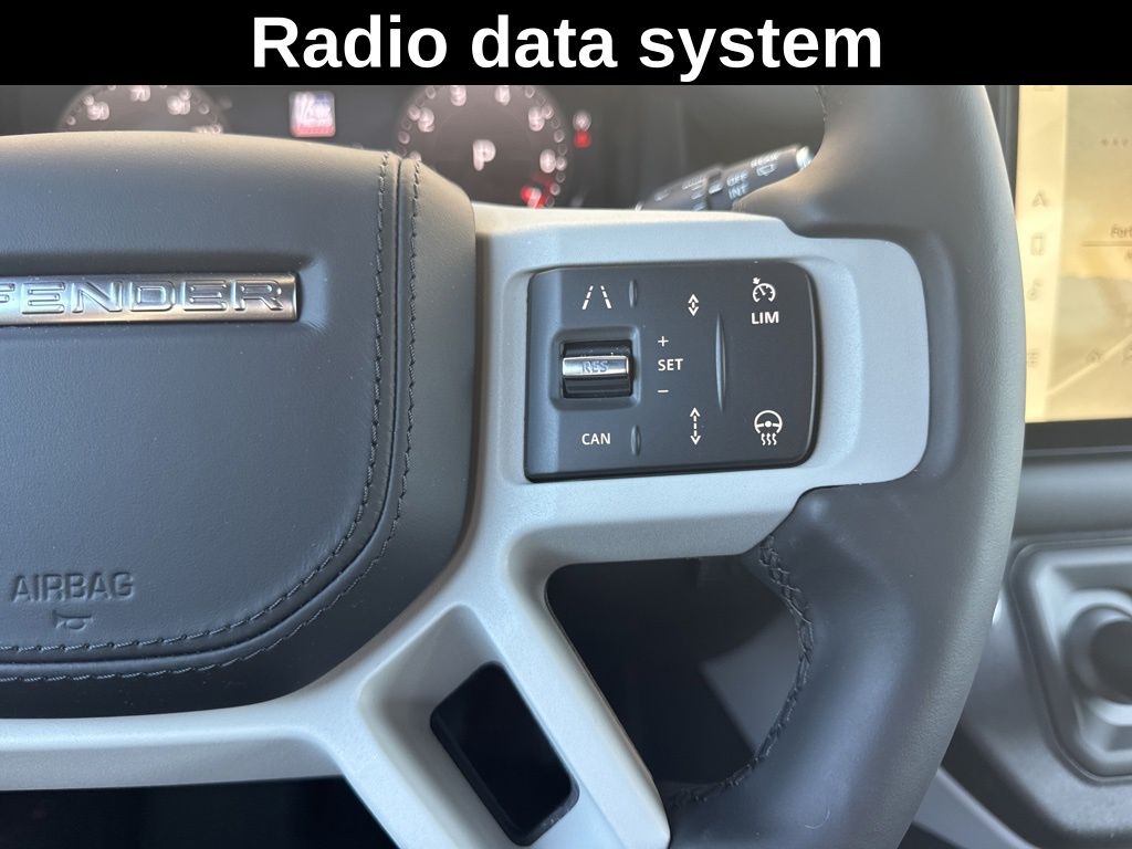 2024 Land Rover Defender 130 X-Dynamic SE photo 17