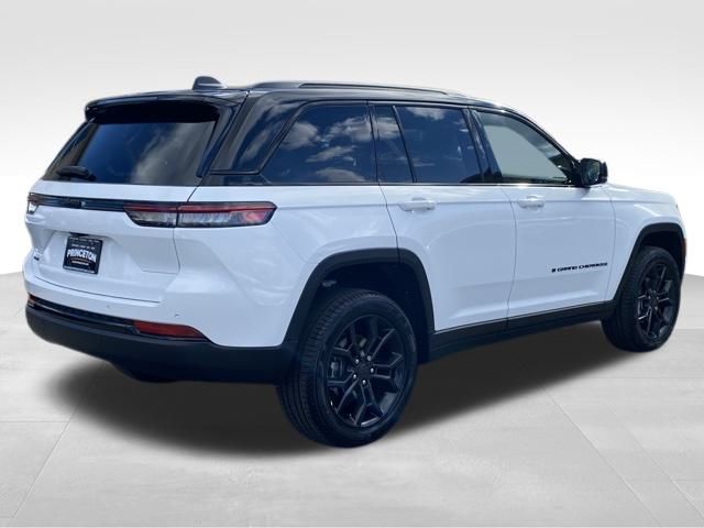 2025 Jeep Grand Cherokee Limited photo 3