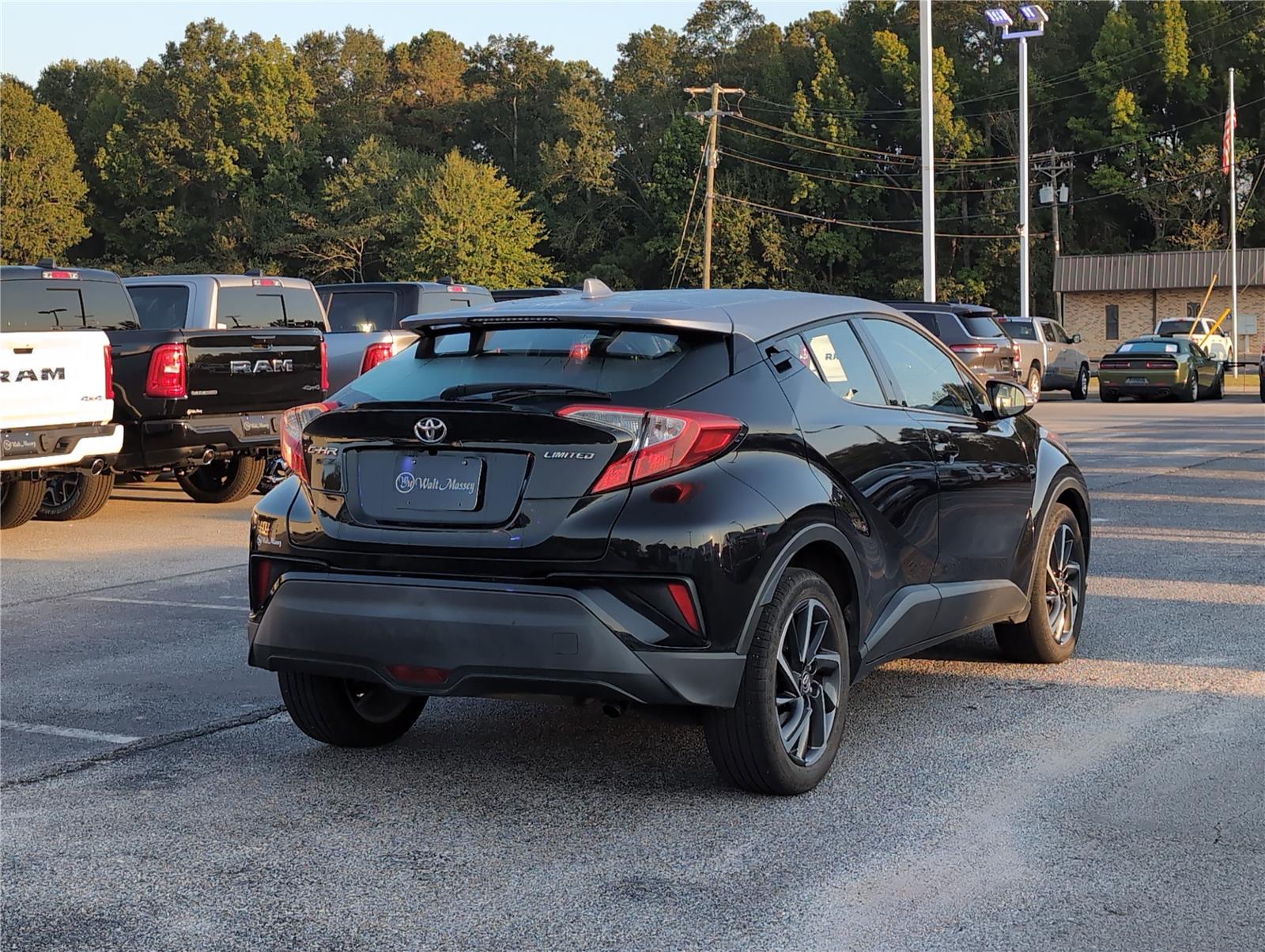 2021 Toyota C-HR LE photo 5