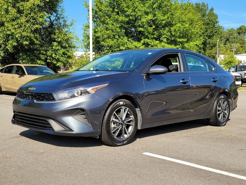 2023 Kia Forte LXS photo 3
