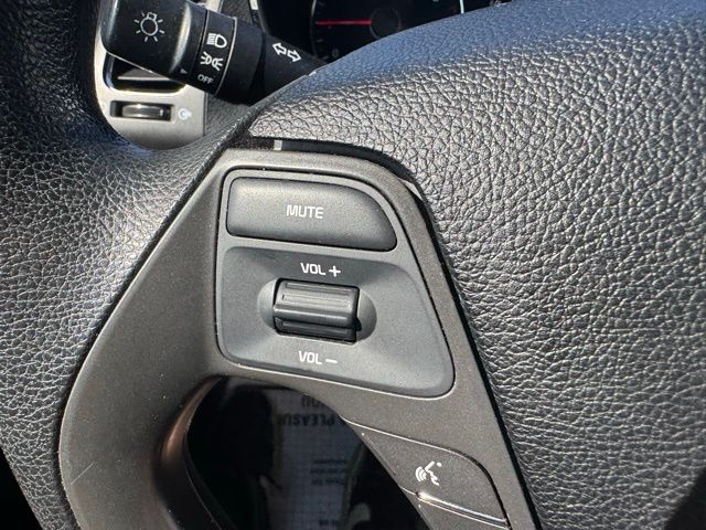 2017 Kia Forte LX Base photo 16