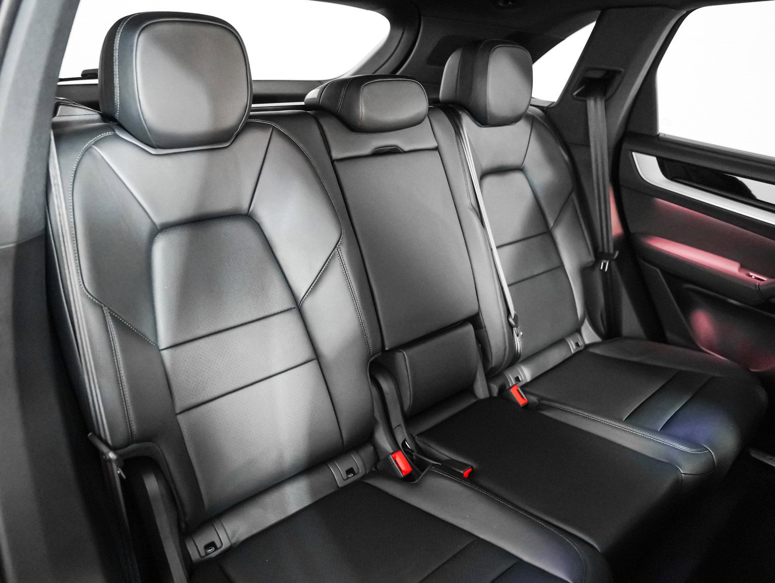 2025 Porsche Cayenne photo 6