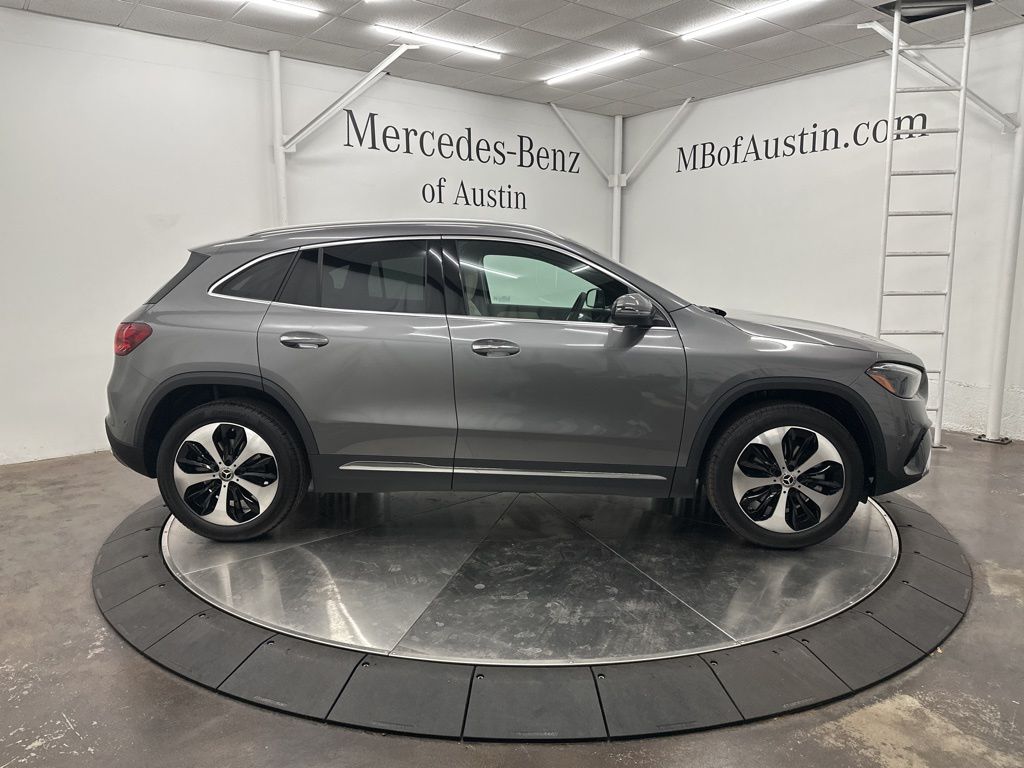 2025 Mercedes Benz GLA 250 photo 4