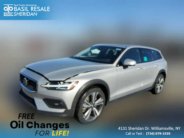 2025 Volvo V60 Cross Country Plus's photo