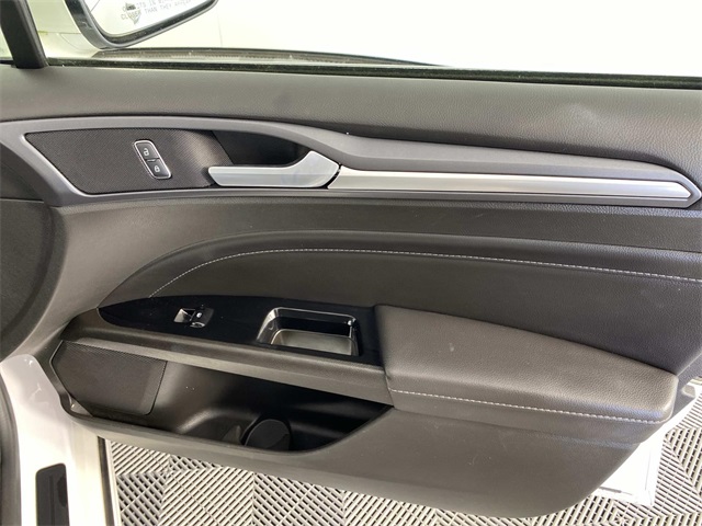 2014 Ford Fusion Titanium photo 21