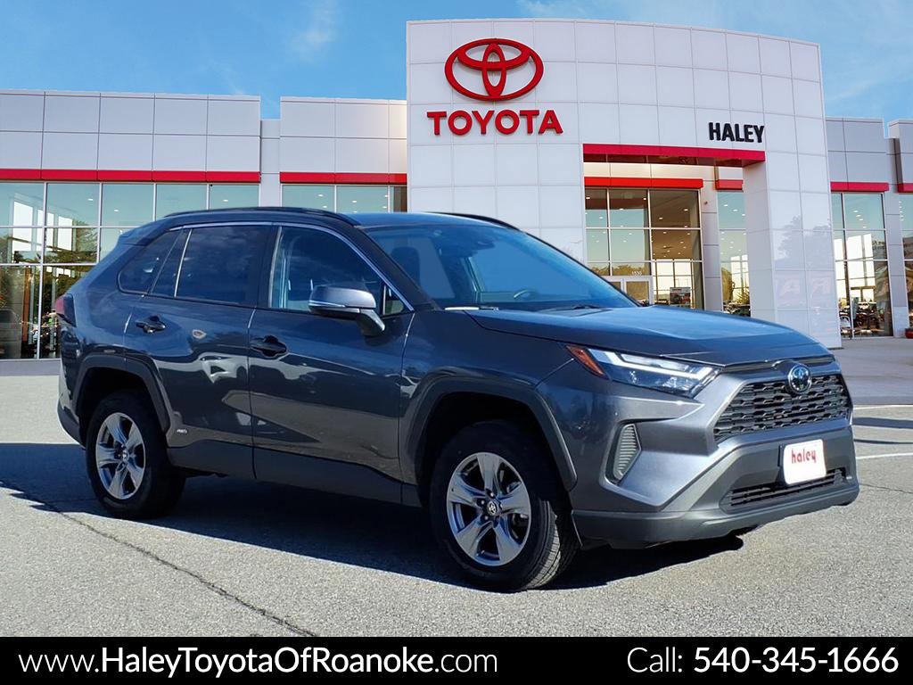 2025 Toyota RAV4 XLE's photo