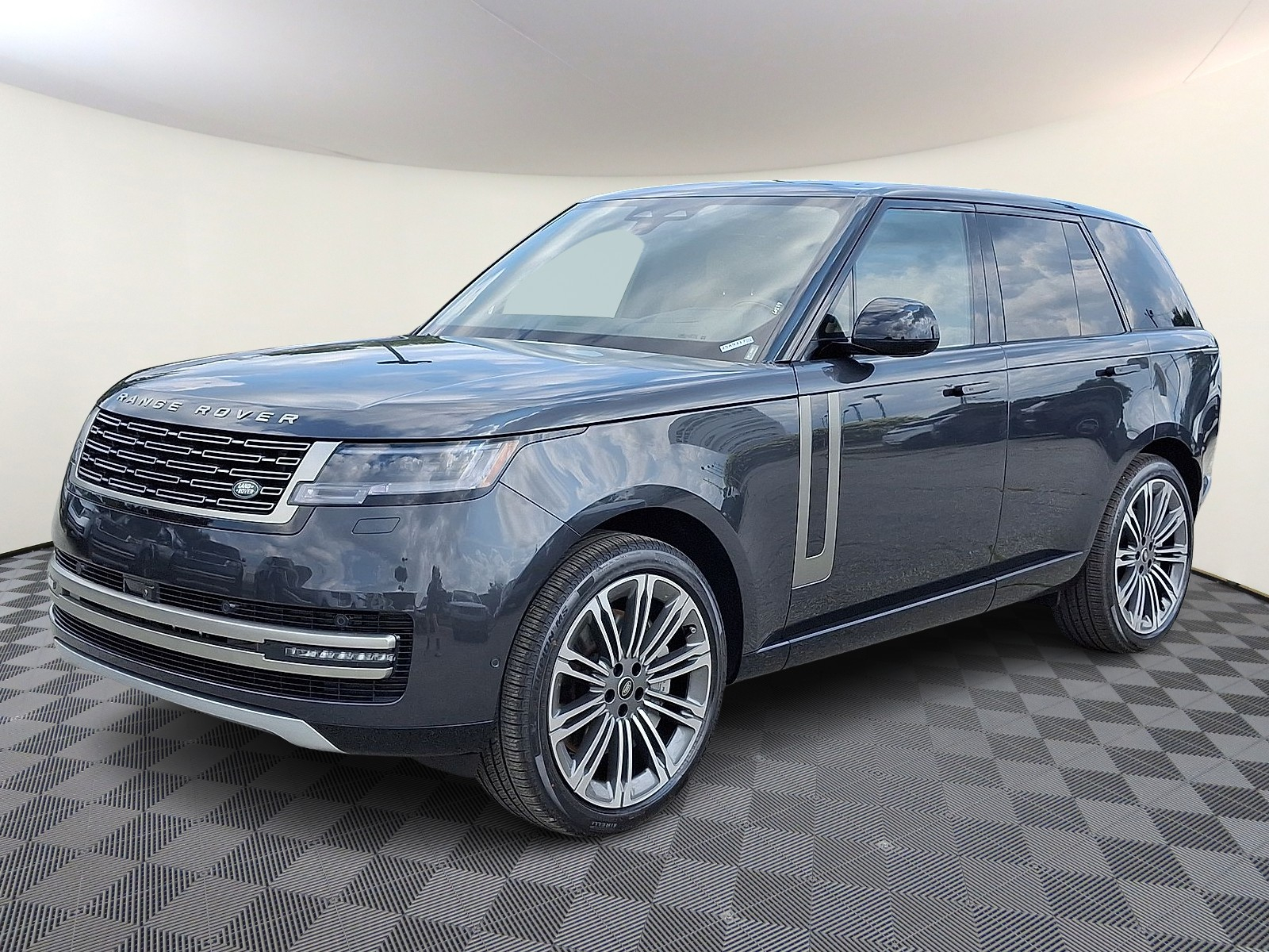 2025 Land Rover Range Rover SE's photo