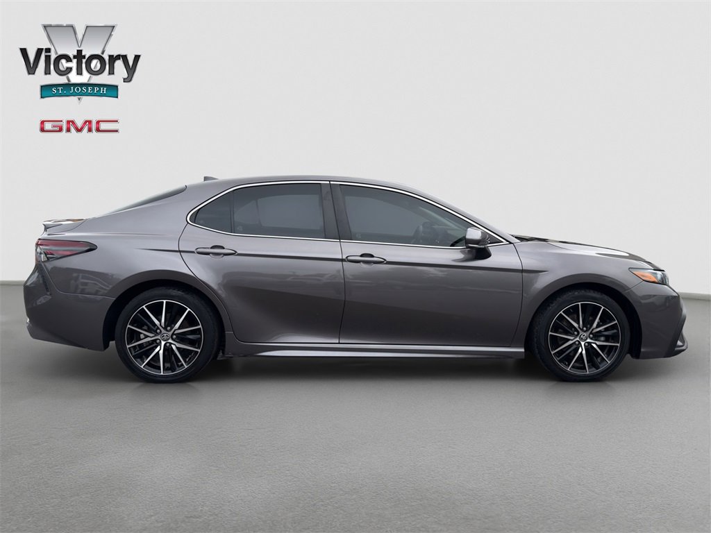 2021 Toyota Camry SE photo 18