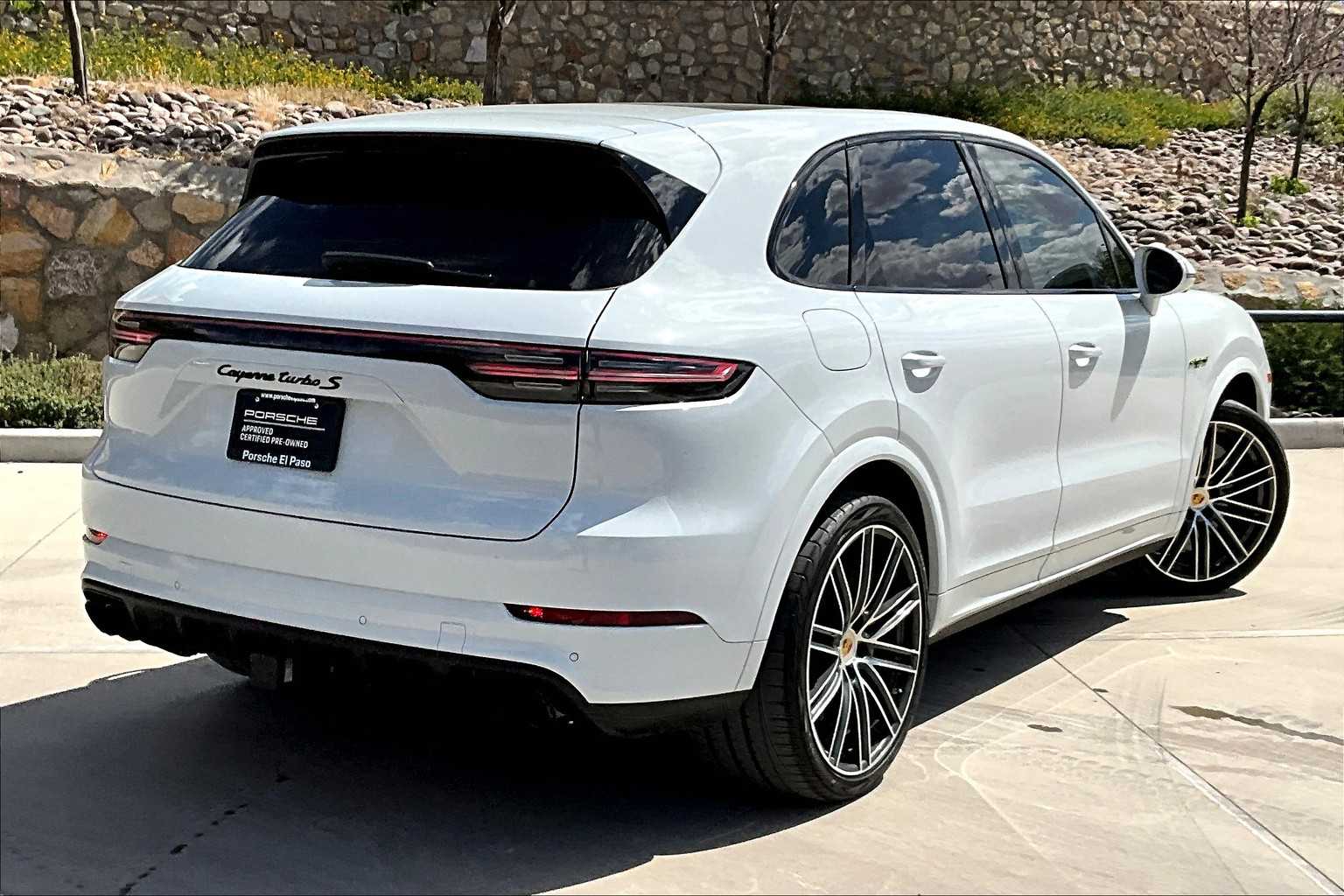 2020 Porsche Cayenne Turbo S E-Hybrid photo 4