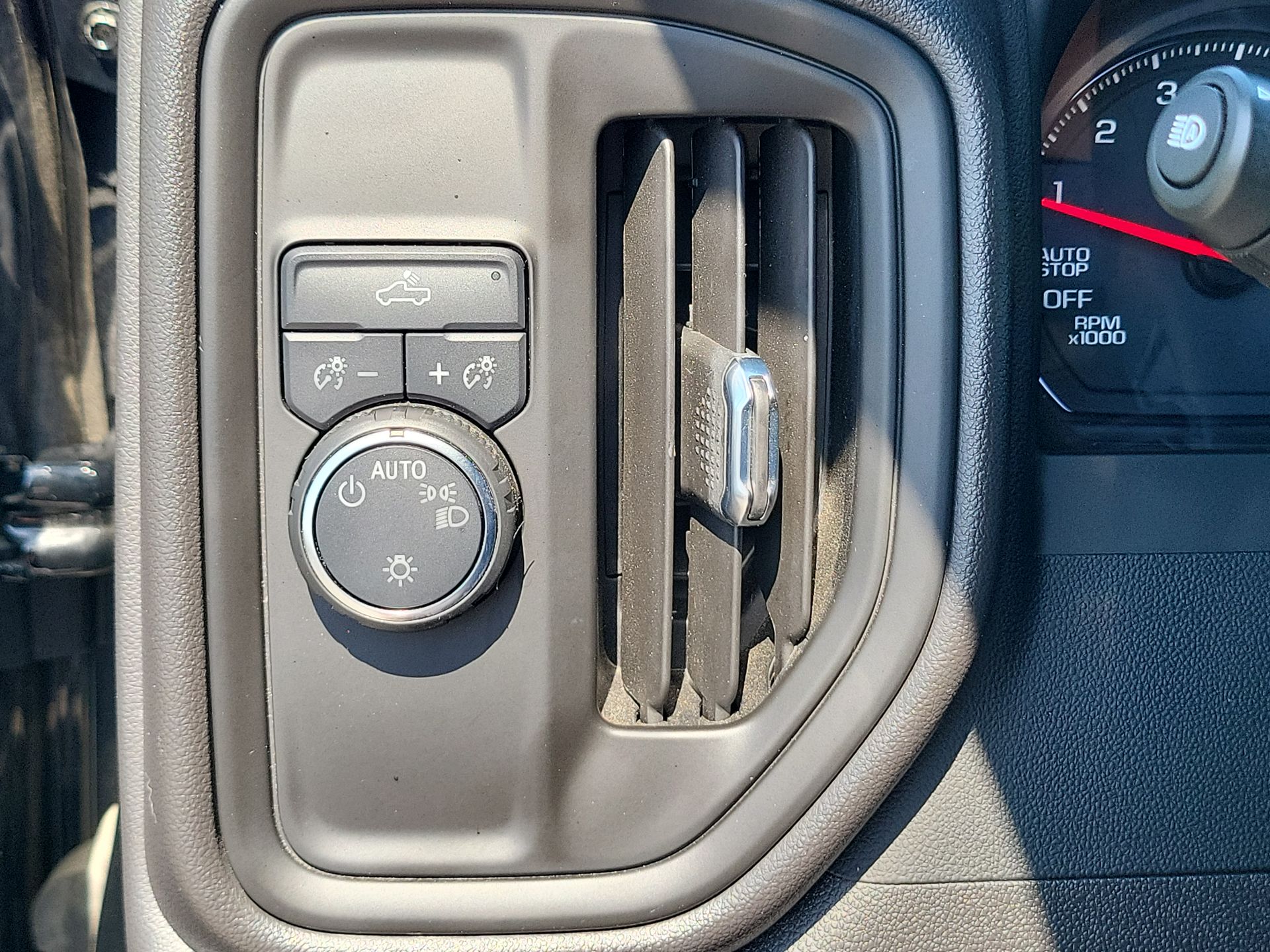 2023 Chevrolet Silverado 1500 Custom photo 10