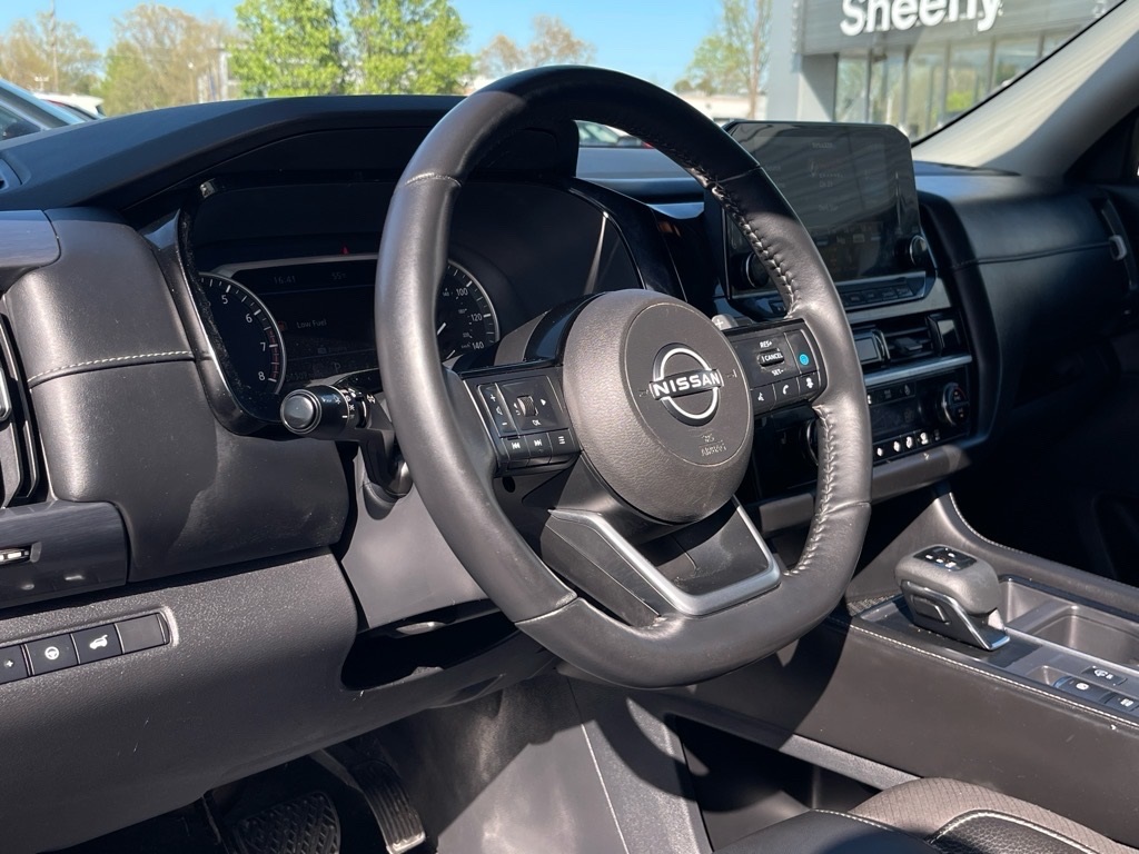 2022 Nissan Pathfinder SL photo 4