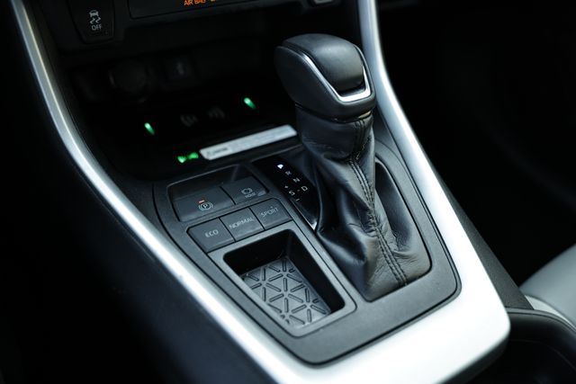 2021 Toyota RAV4 XLE Premium photo 38
