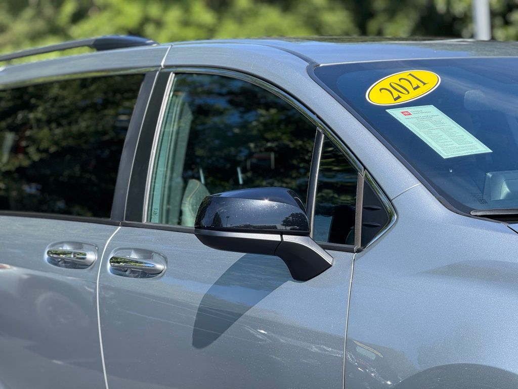 2021 Toyota Sienna XSE photo 2