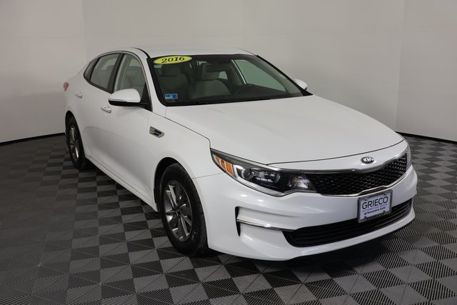 2016 Kia Optima LX's photo