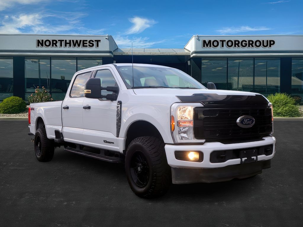 2024 Ford F-350 Super Duty XLT's photo