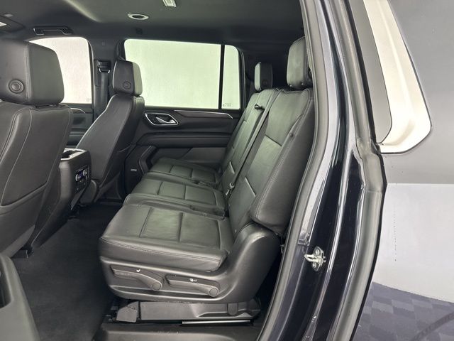 2022 Chevrolet Suburban LT photo 21