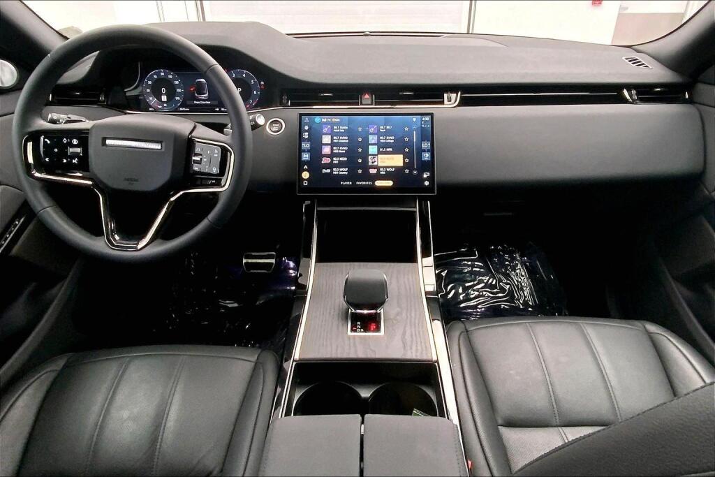 2025 Land Rover Range Rover Evoque Dynamic SE photo 4