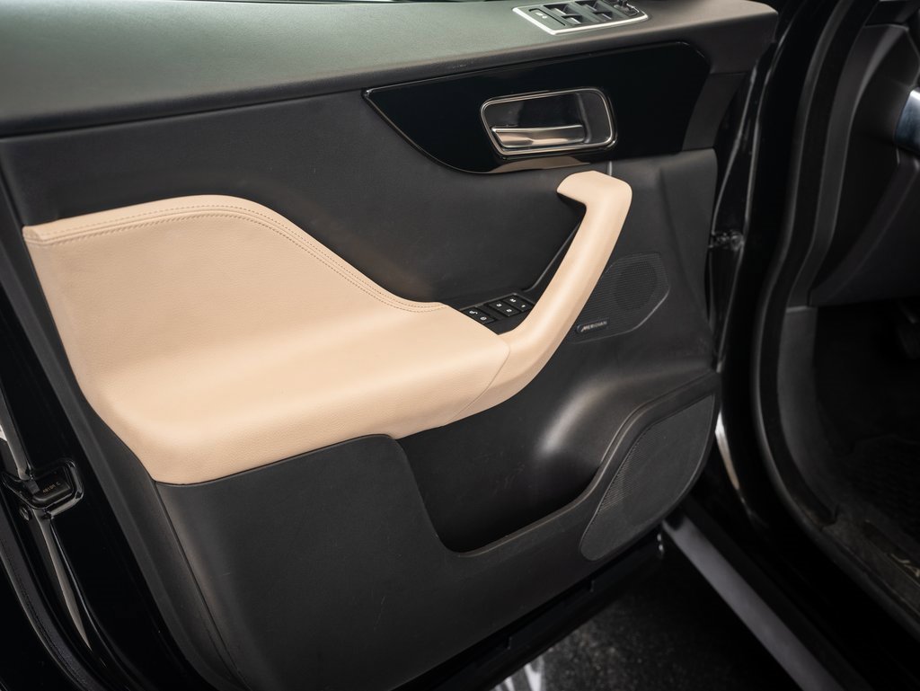 2018 Jaguar F-PACE Premium photo 22