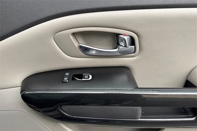 2015 Kia Sedona SX photo 20