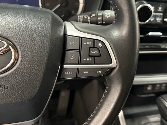 2023 Toyota Highlander LE photo 9
