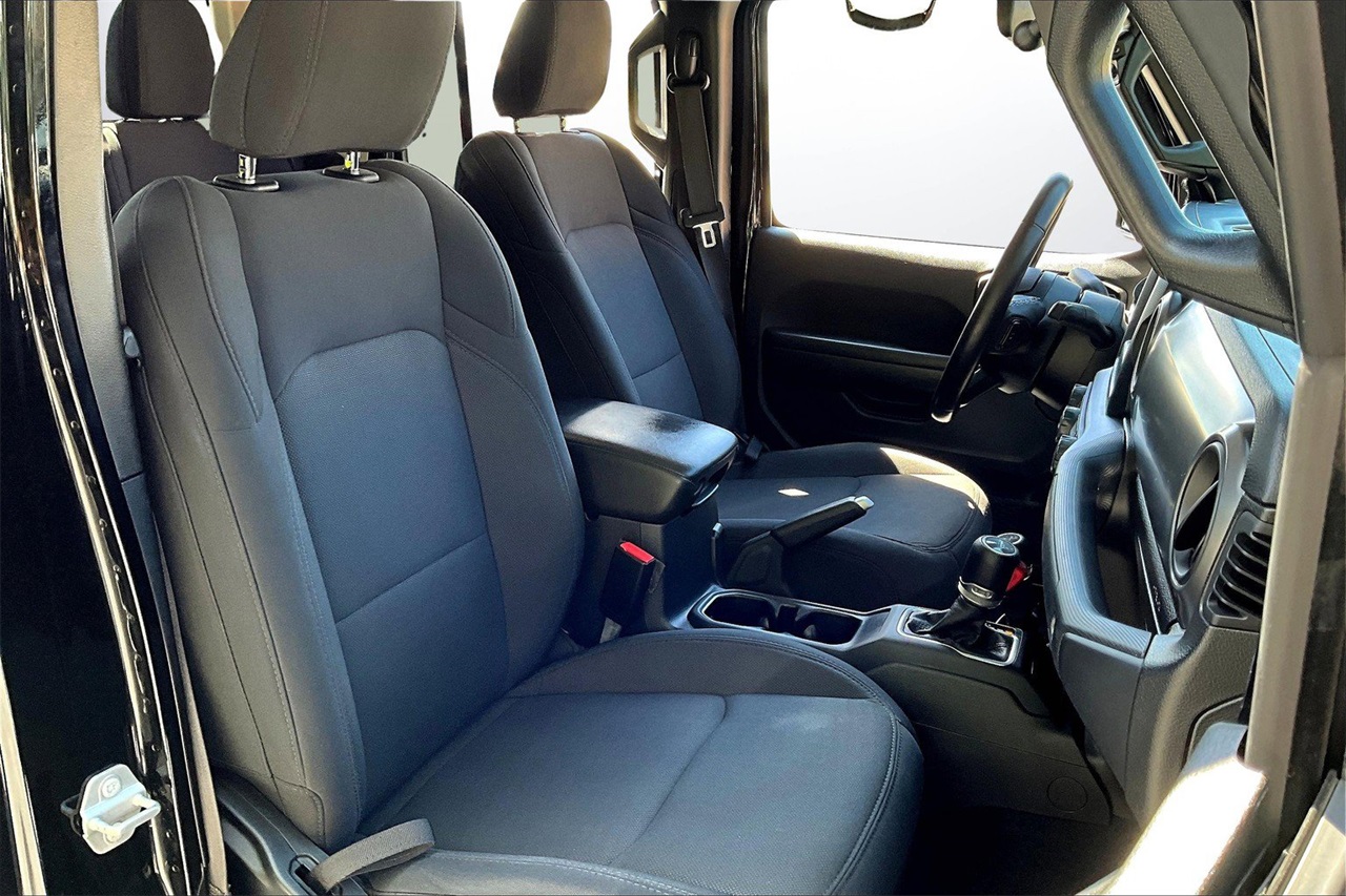 2021 Jeep Gladiator Sport photo 21